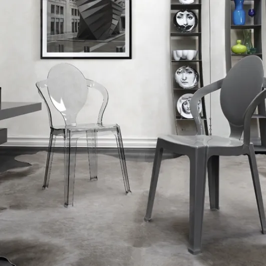 Stackable outdoor chair made of recyclable polycarbonate Spoon by Scab Design.