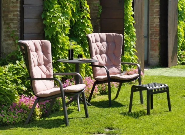 Outdoor table with a round top and three-legged base Spritz by Nardi