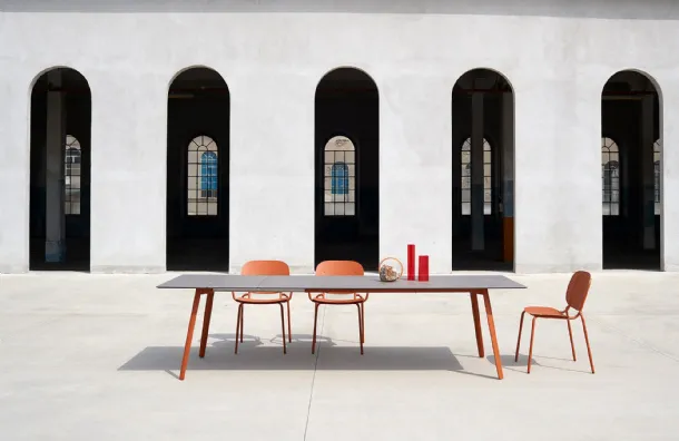 Extendable table in spatulated effect HPL Squid by Scab Design.