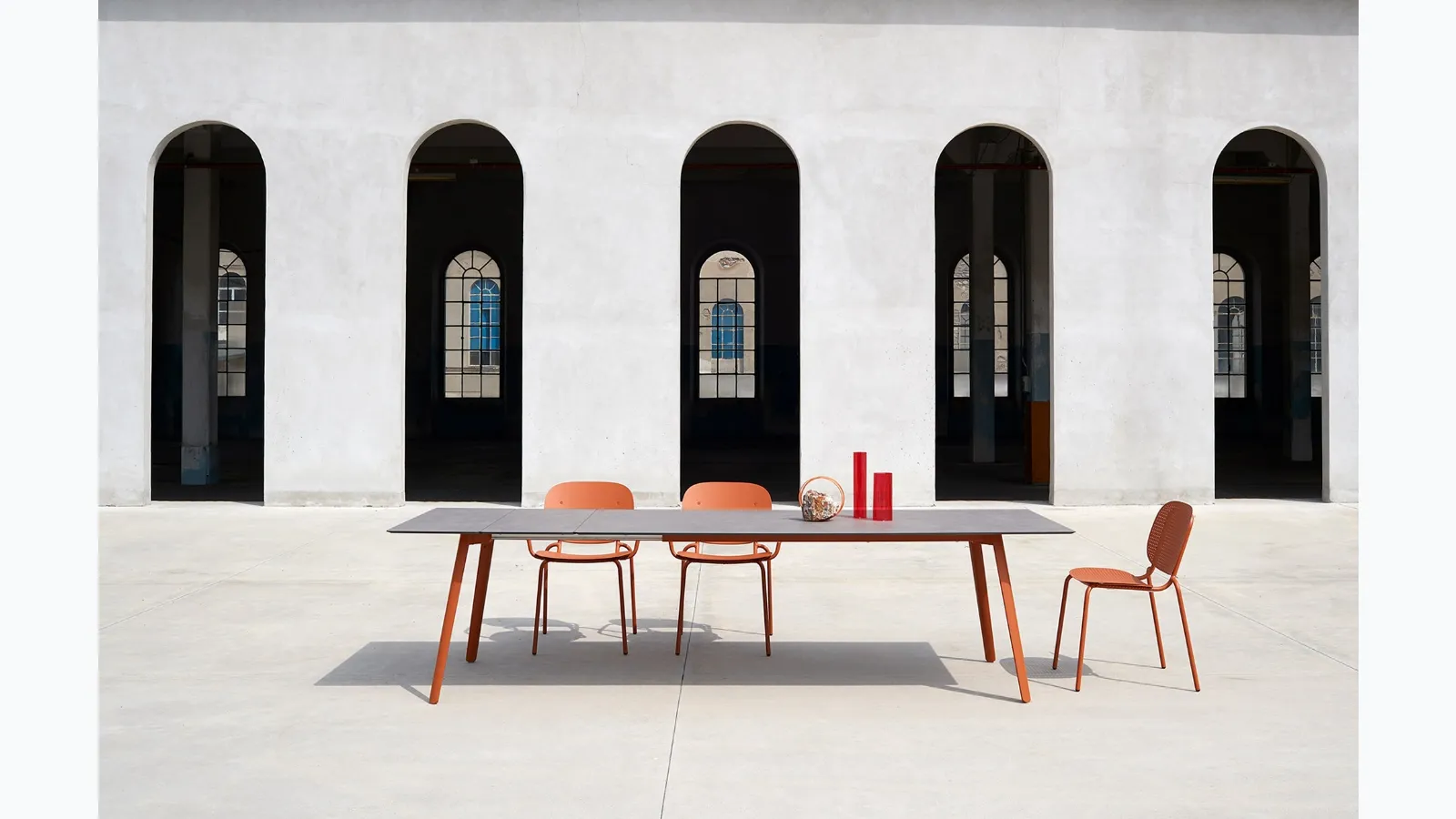 Extendable table in spatulated effect HPL Squid by Scab Design.