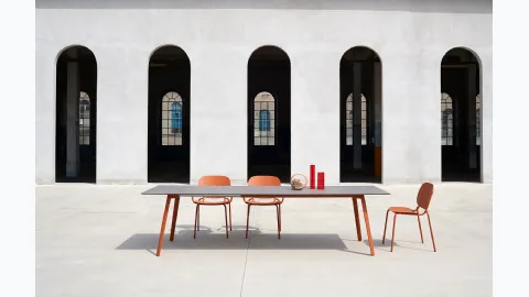 Extendable table in spatulated effect HPL Squid by Scab Design.