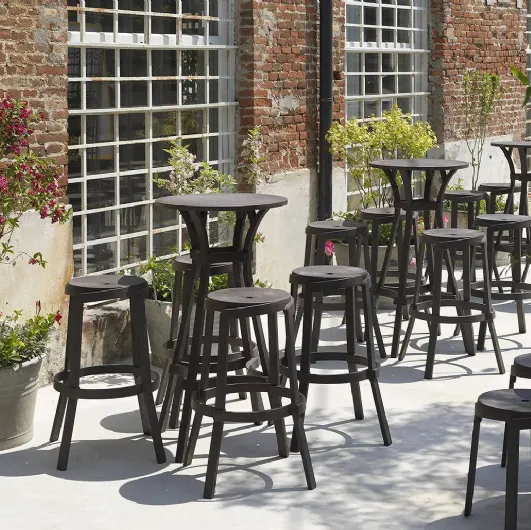 Stack outdoor plastic stools by Nardi