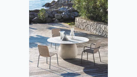 Straw chair in polyethylene rope and aluminum by Gervasoni.