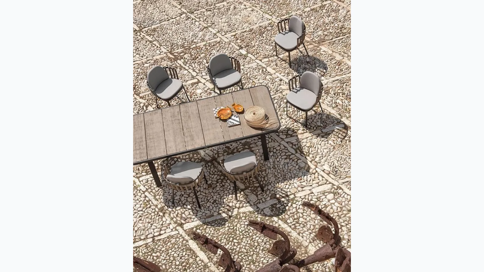 Swing table in teak and aluminum by Ethimo