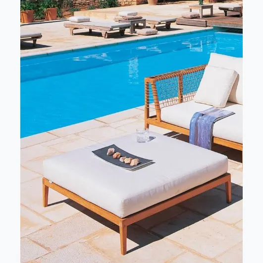 Synthesis pouf in teak, synthetic fiber, and cushion with padded fabric by Unopiu.