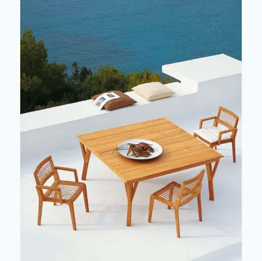Square table and Synthesis teak chairs by Unopiu.