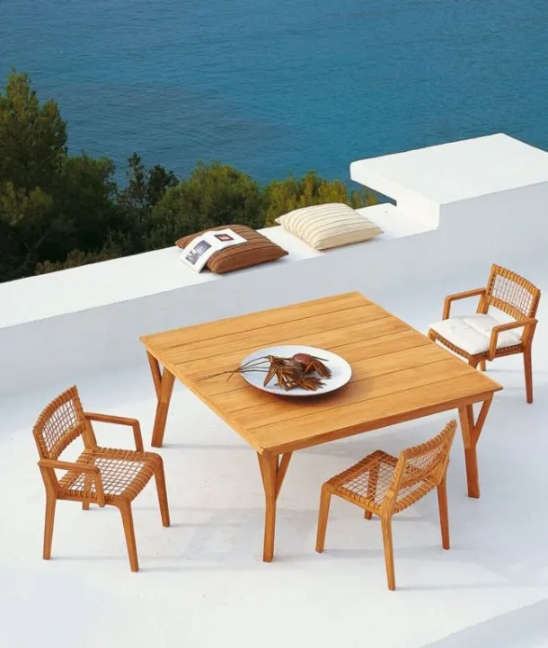 Square table and Synthesis teak chairs by Unopiu.