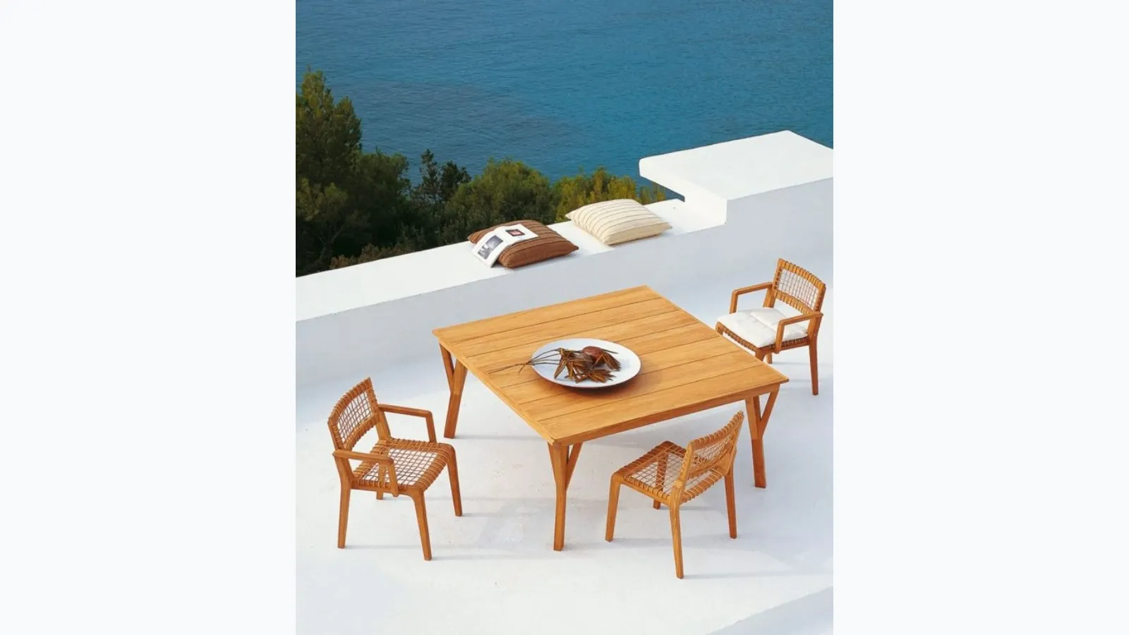 Square table and Synthesis teak chairs by Unopiu.