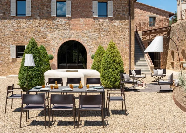 Table in stoneware and Terramare chairs by Emu