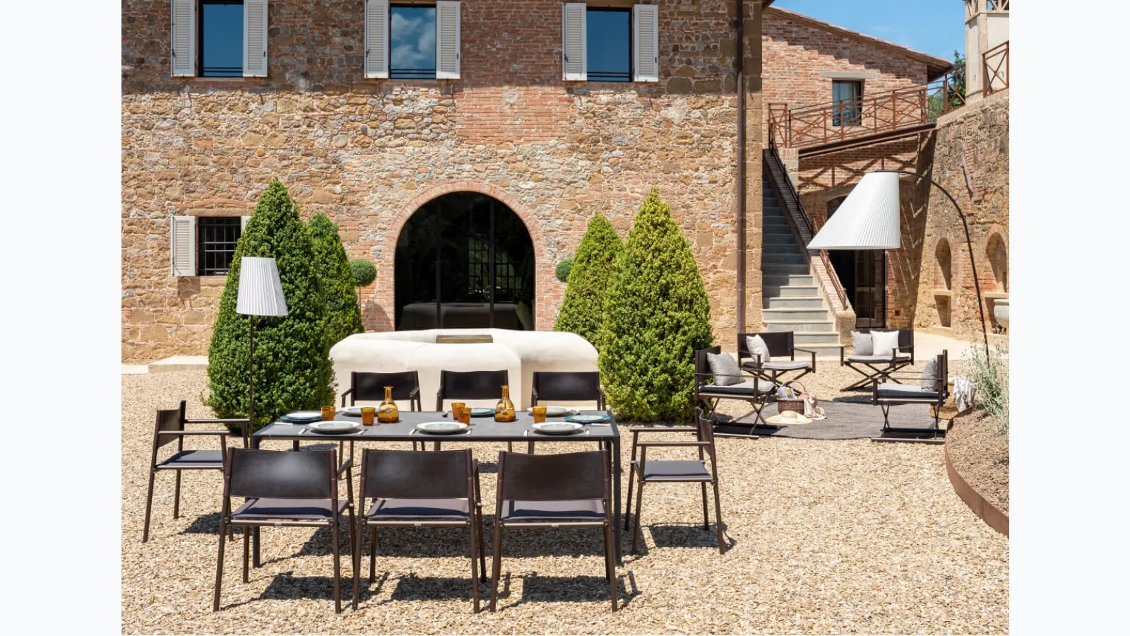 Table in stoneware and Terramare chairs by Emu