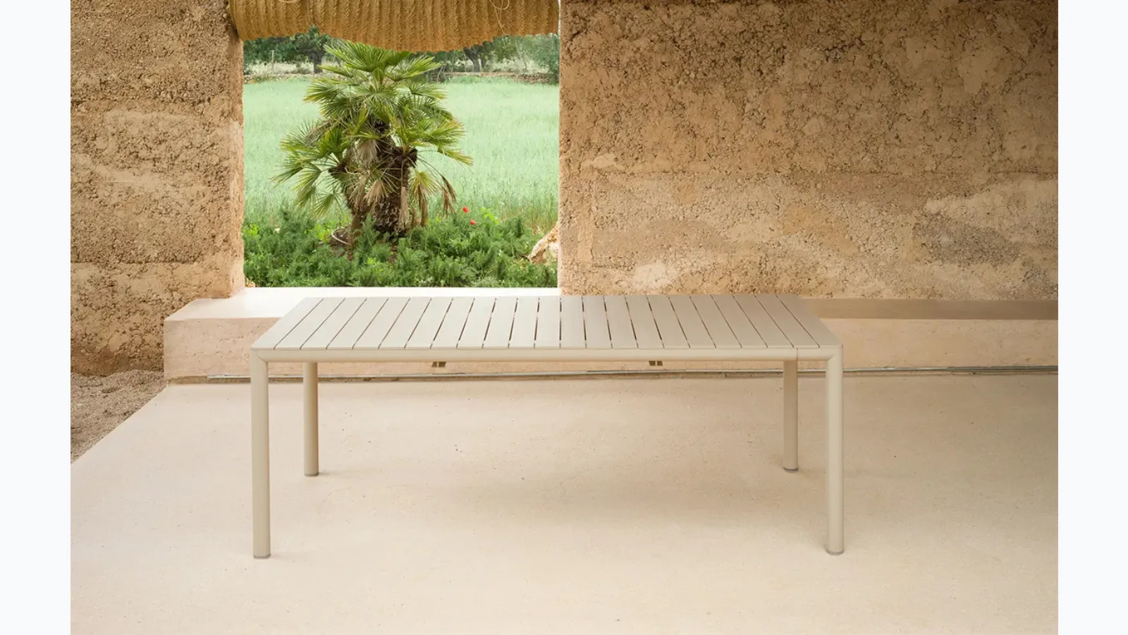Extendable polypropylene table Tevere 147 by Nardi.