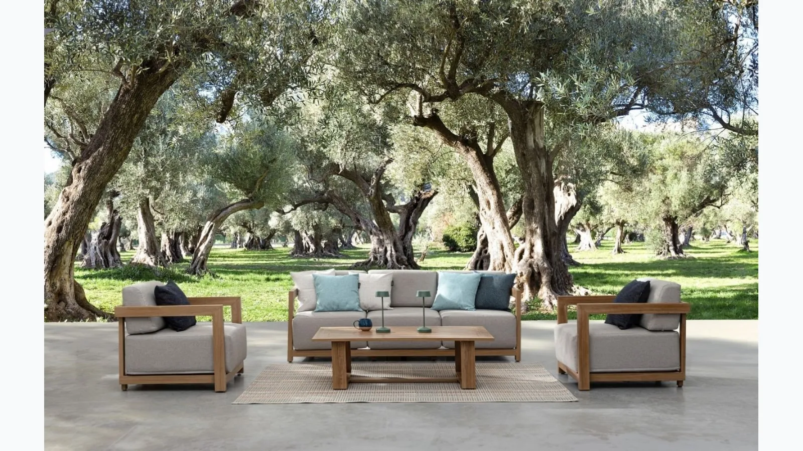 Theseus outdoor furniture in aluminum and Bizzotto fabric