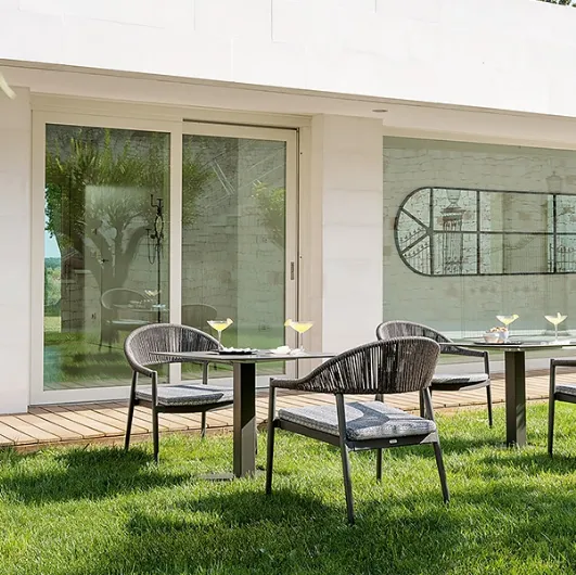 Small table Tight with steel stem with square section and HPL top by Varaschin