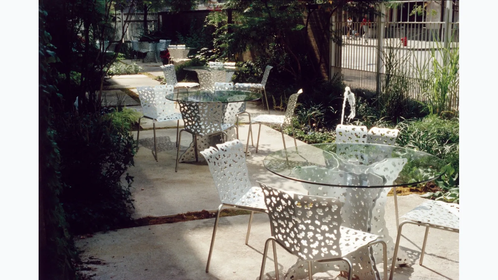 Topiary® Dining Table by Knoll