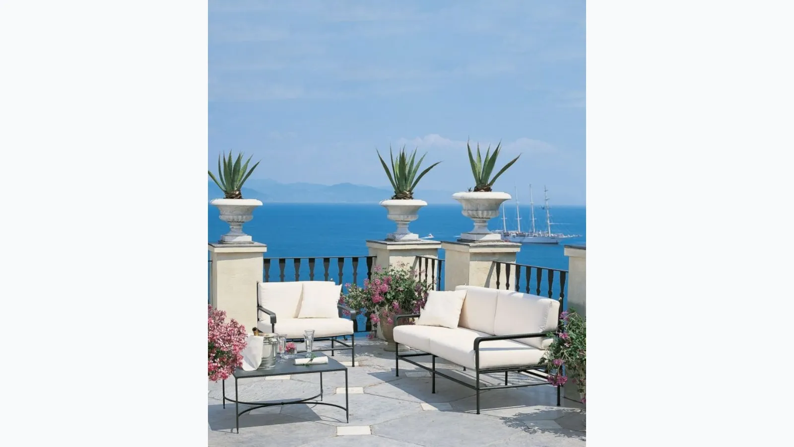 Tuscany outdoor iron furniture by Unopiu