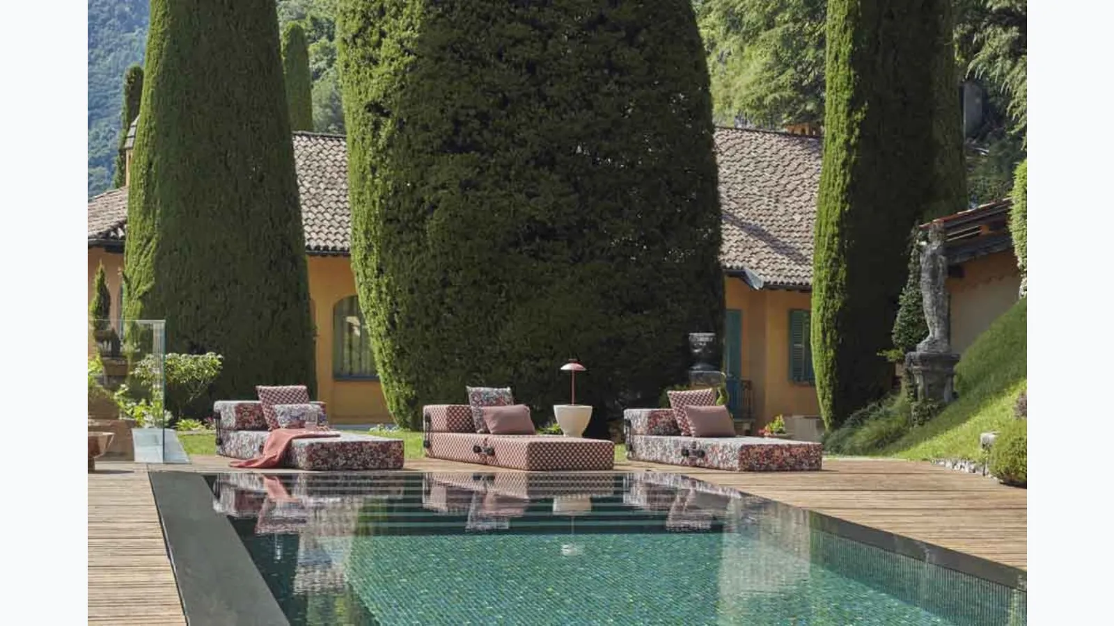 Sunbed with padded Trix Outdoor Liberty fabric by Kartell.
