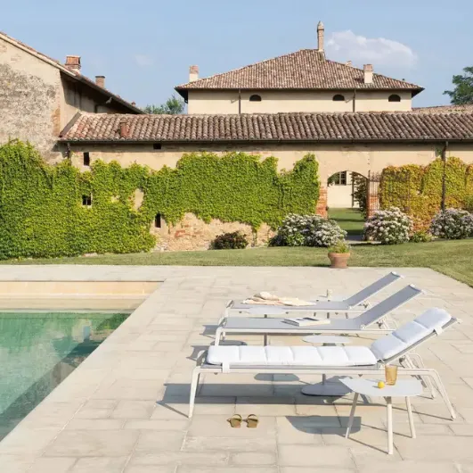 Aluminum bed painted with adjustable backrest and Ushuaia synthetic fiber fabric by Fast.