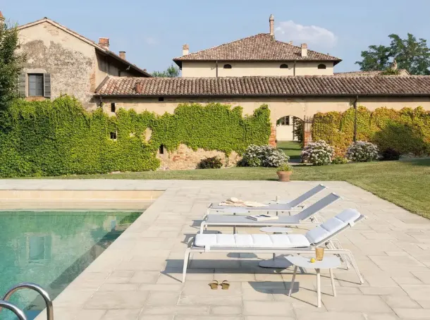 Aluminum bed painted with adjustable backrest and Ushuaia synthetic fiber fabric by Fast.