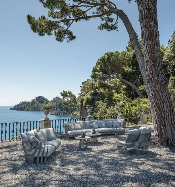 Outdoor lounge in aluminum and Venexia fabric by Ethimo.