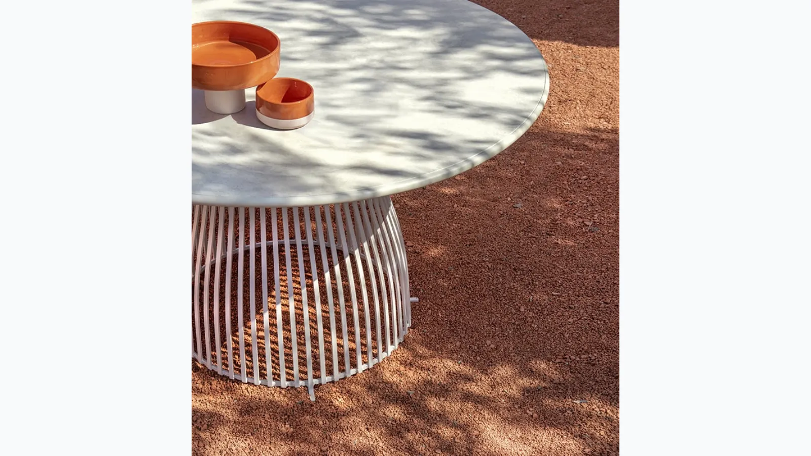 Round Venexia table by Ethimo