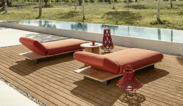 Venice sun lounger in fabric and Talenti wood.