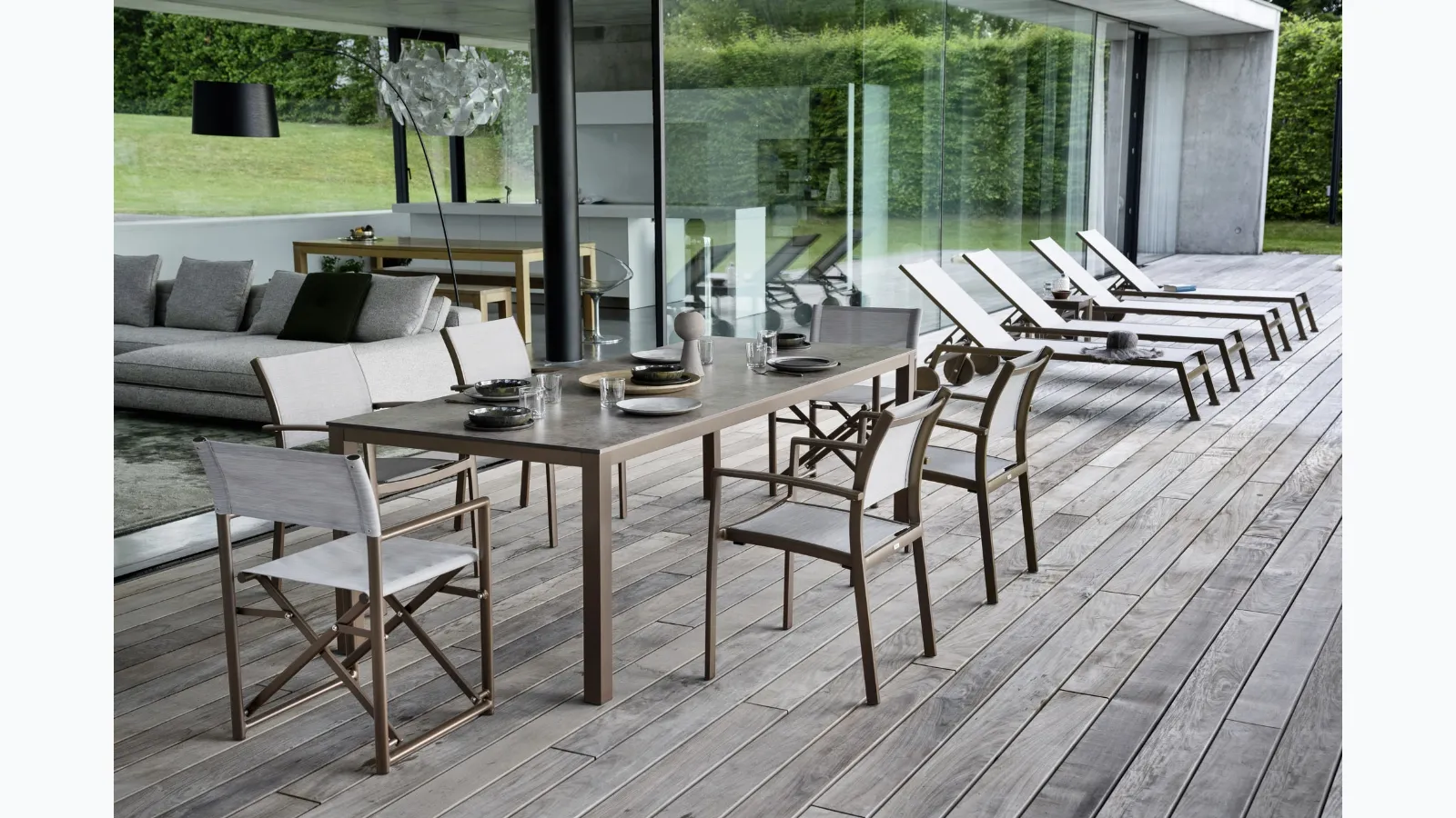 Outdoor furniture Victor in HPL, fabric, and metal by Varaschin.