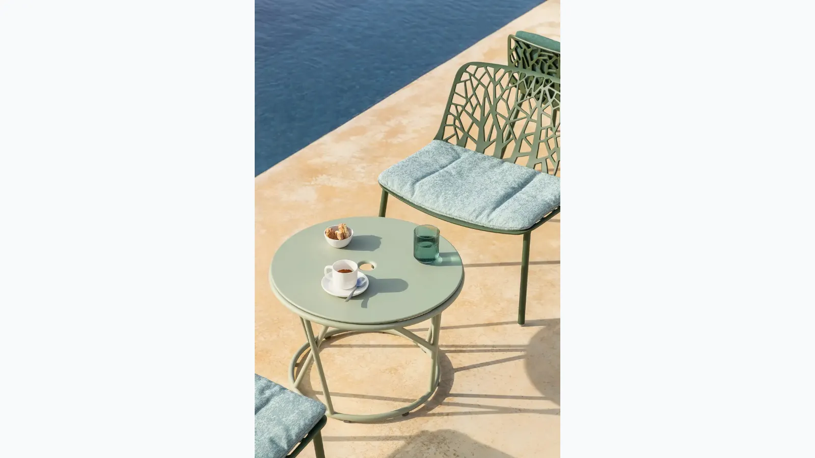 Painted aluminum coffee table Wild by Fast.