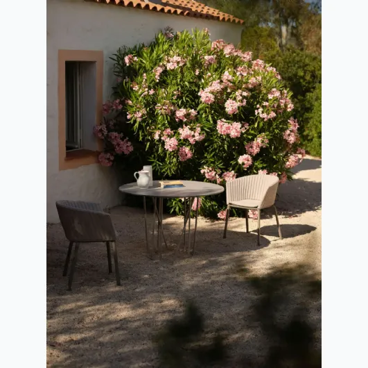 Wild round table by Fast.