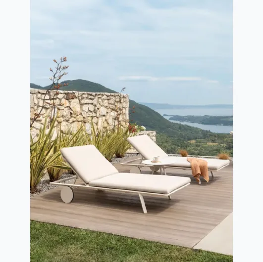 Aluminum painted lounger with Zebra fabric by Fast.