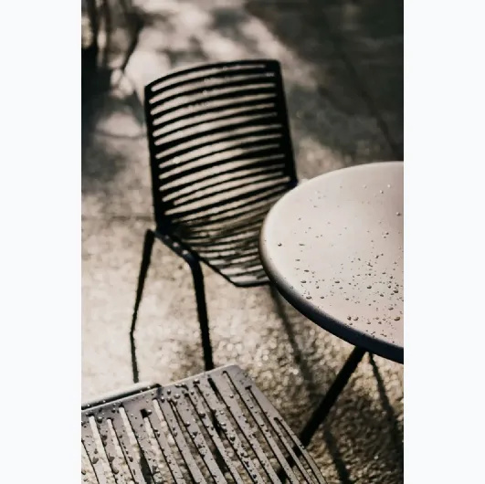 Zebra chair by Fast.