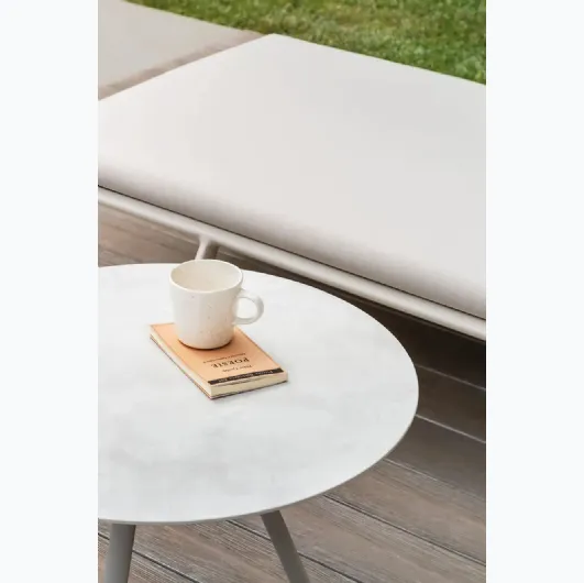 Zebra porcelain stoneware coffee table by Fast.