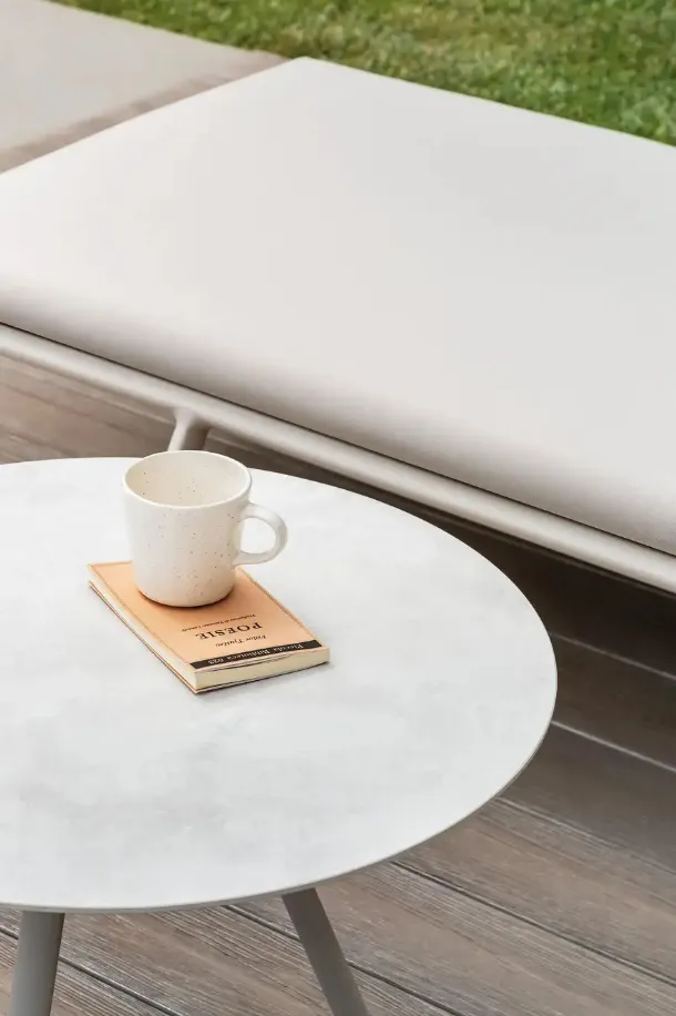 Zebra porcelain stoneware coffee table by Fast.