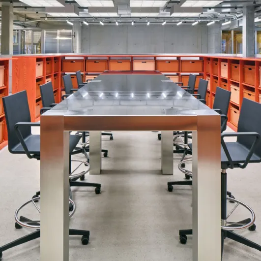 Operative 04 Counter by Vitra