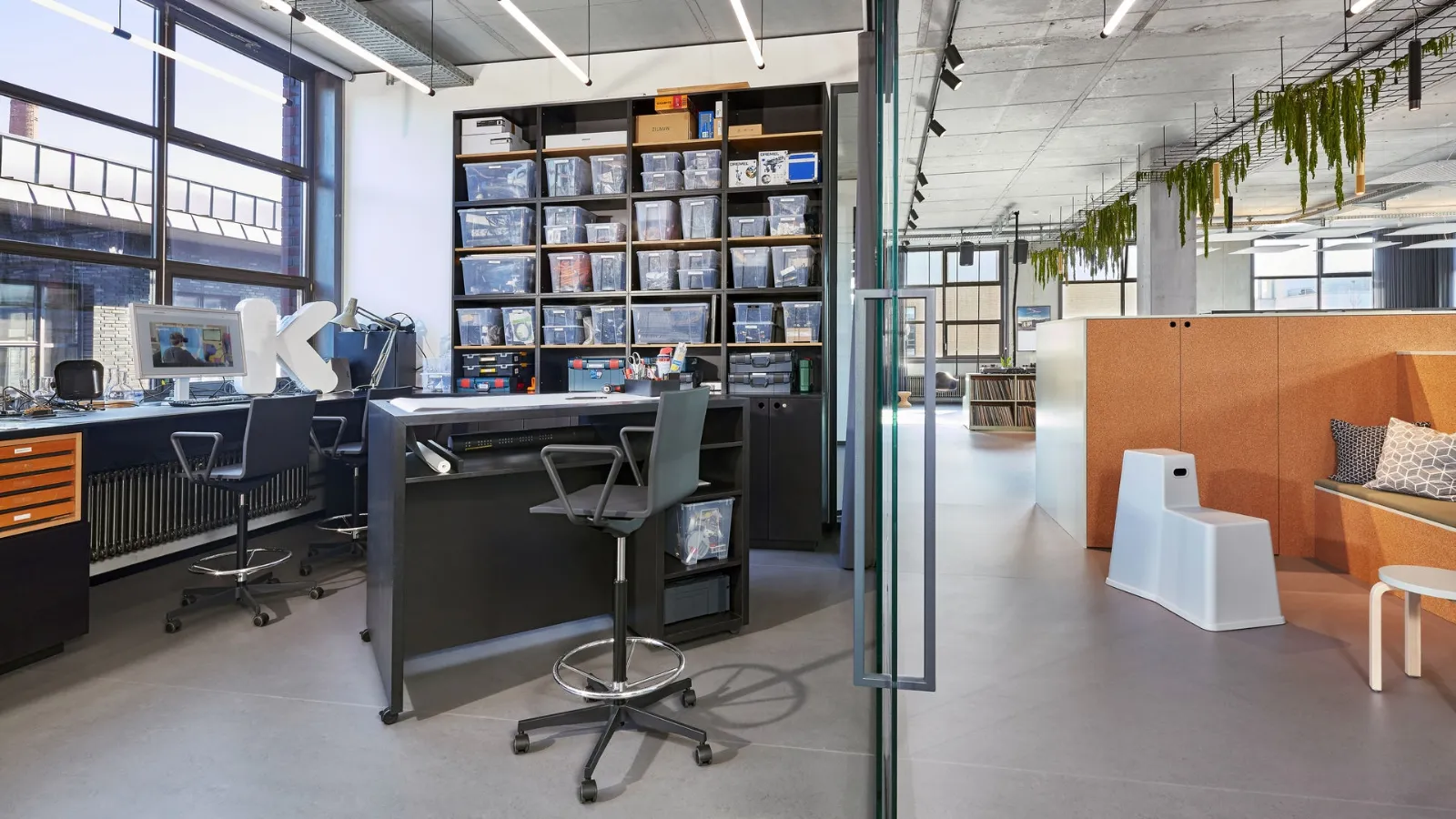 Operational Seat 04 Counter by Vitra
