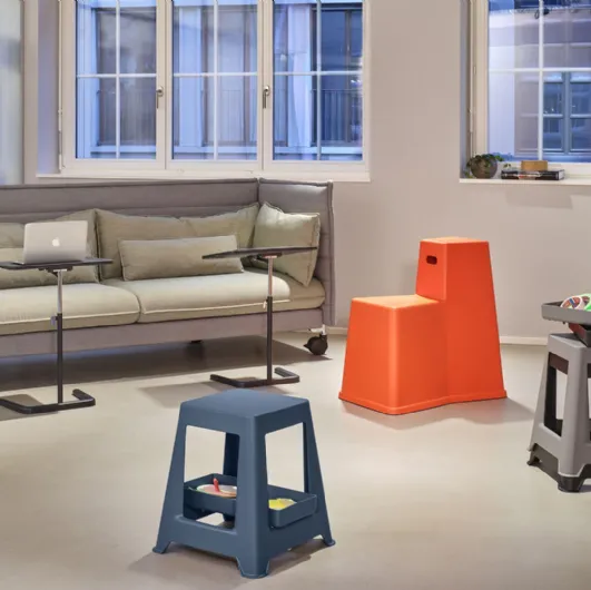 Guest and waiting sofa in Alcove Sofa fabric by Vitra.