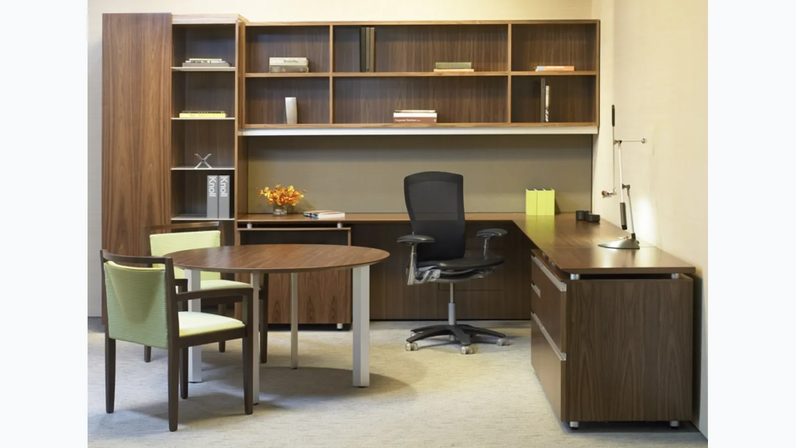 Knoll's AutoStrada executive desk.