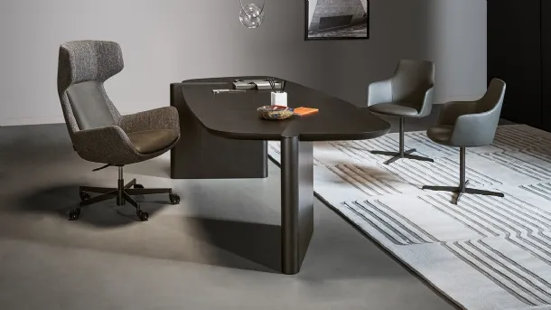 Executive wooden desk Flatiron by Bonaldo.