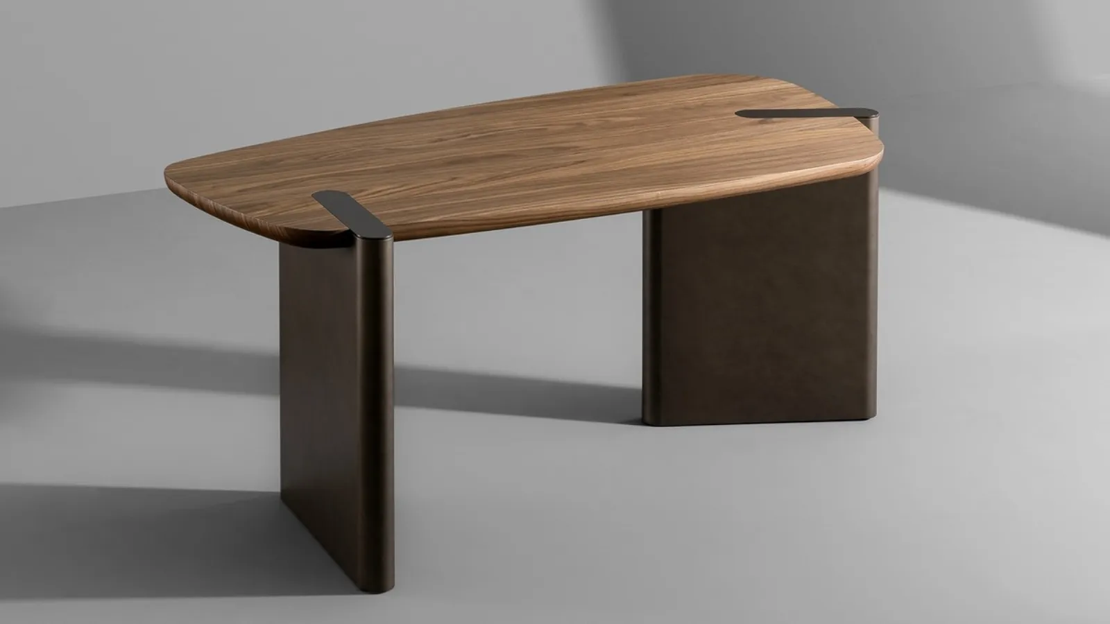 Executive desk in Flatiron wood by Bonaldo.