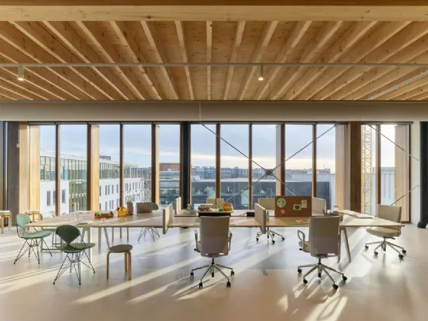 Joyn 2 Platform by Vitra is an operational desk.
