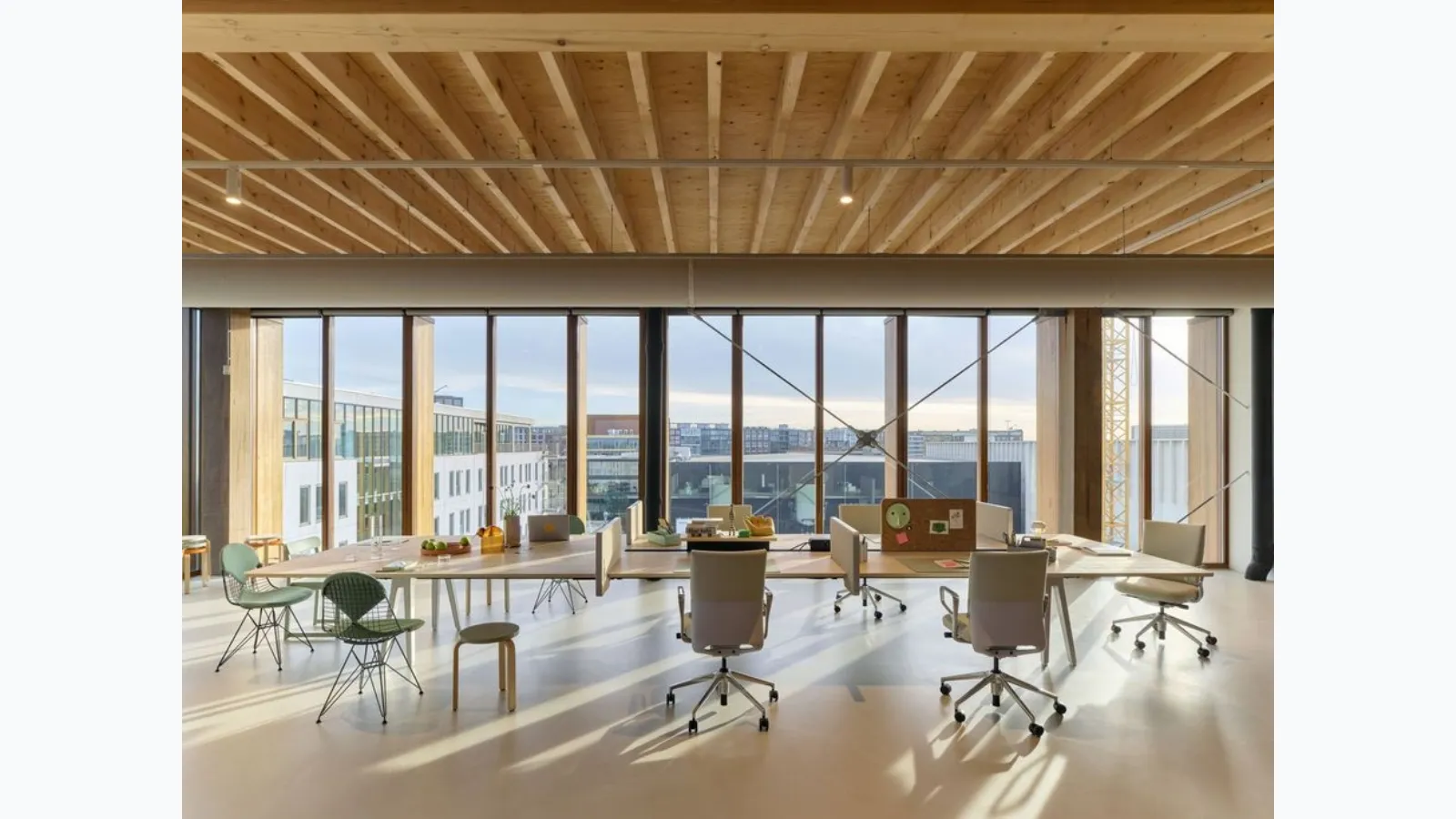 Joyn 2 Platform by Vitra is an operational desk.