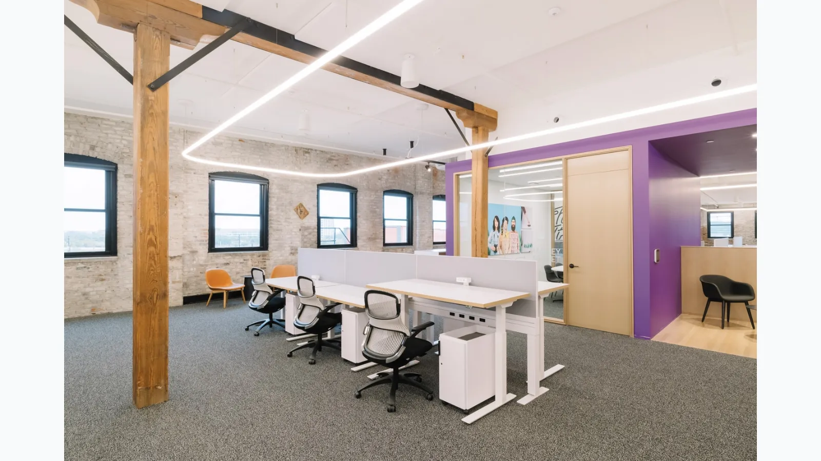 Knoll's K Stand Operational Desk