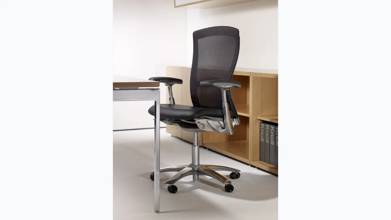Knoll's Life Chair Operational Sitting