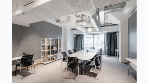 Guest chair and MedaSlim waiting chair by Vitra.