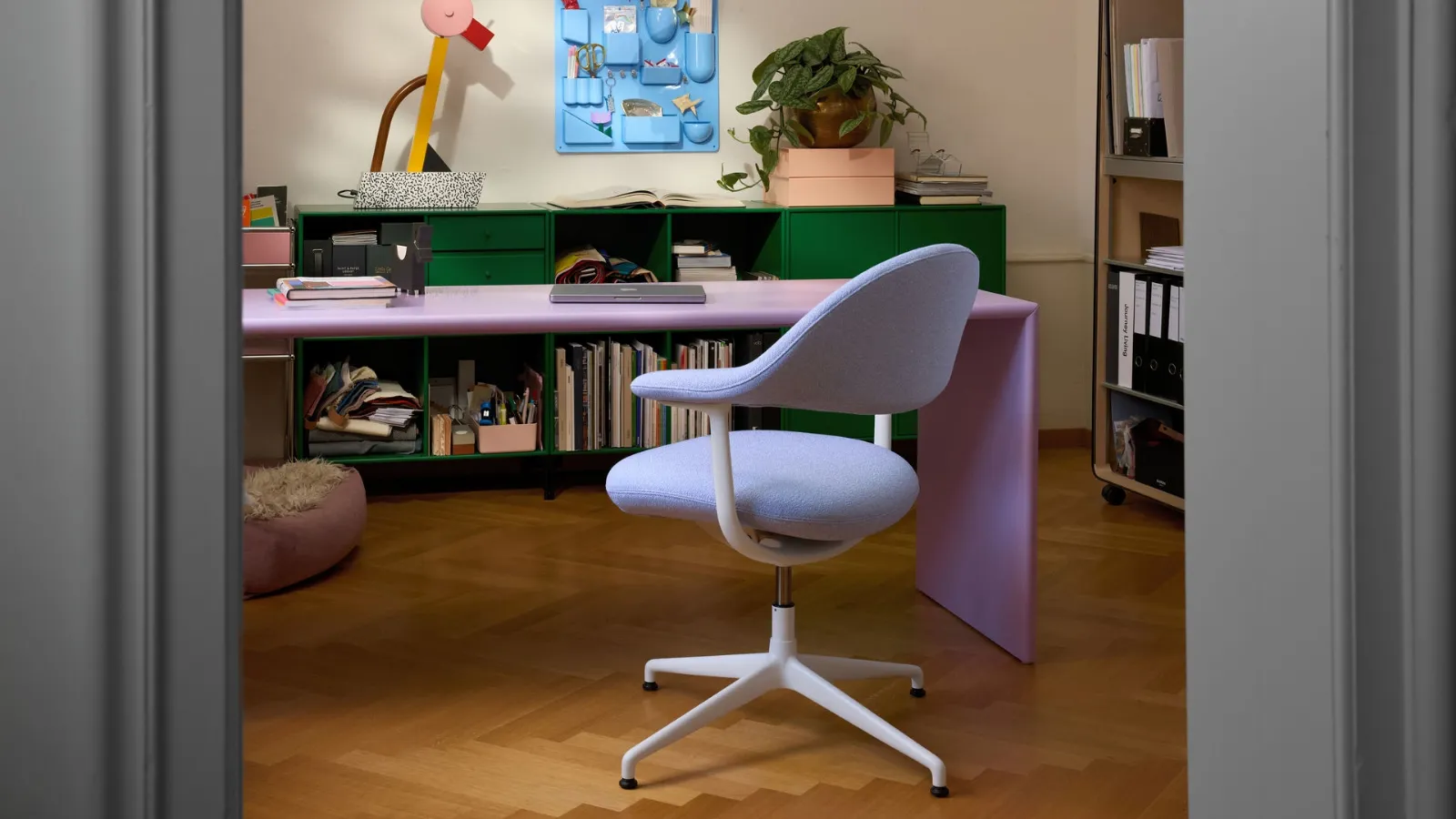 Mynt Soft Operating Chair by Vitra