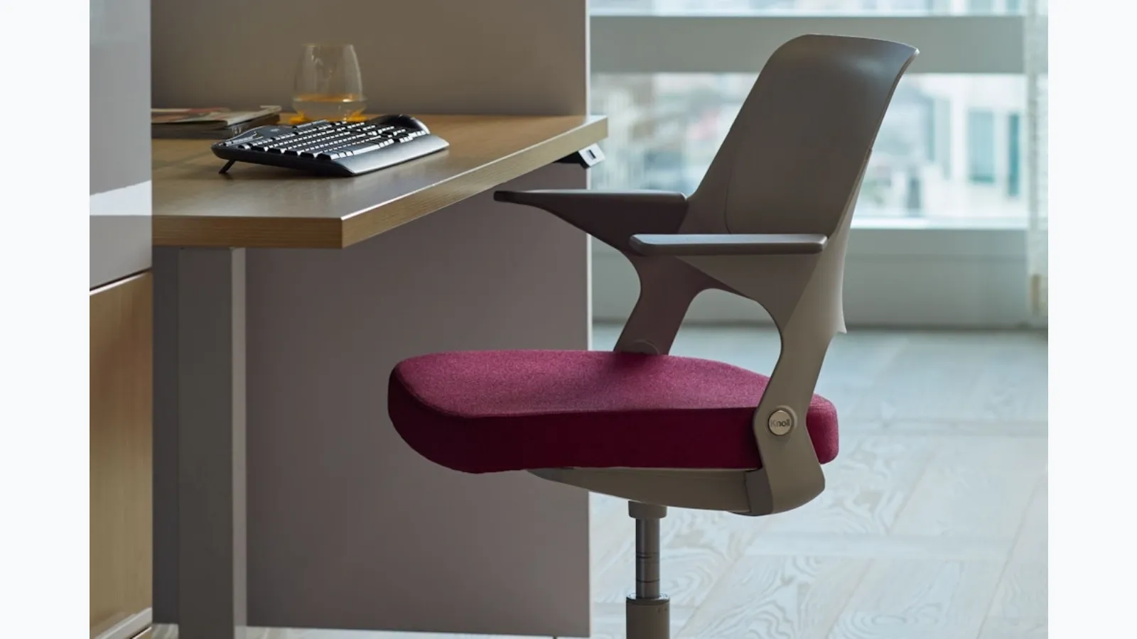 Operative Ollo chair with Shell Back by Knoll