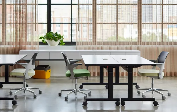 Knoll's Pixel Simplified Tables Operational Desk