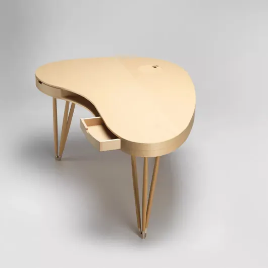 Executive desk Plettro by Alias.