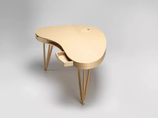 Executive desk Plettro by Alias.