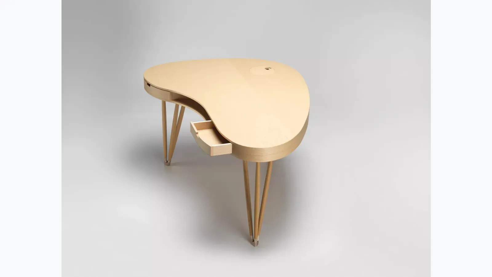 Executive desk Plettro by Alias.