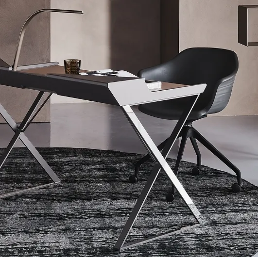 Qwerty Operational Desk in steel and leather by Cattelan Italia.